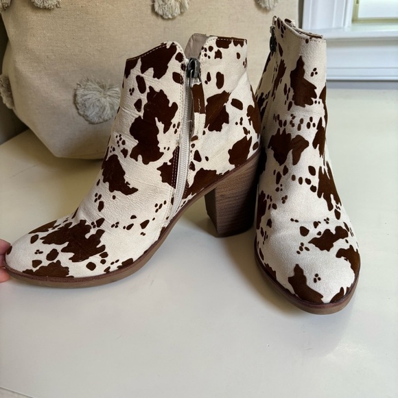 Altr’d state Cow Print Ankle Boots size 8 - Picture 2 of 8